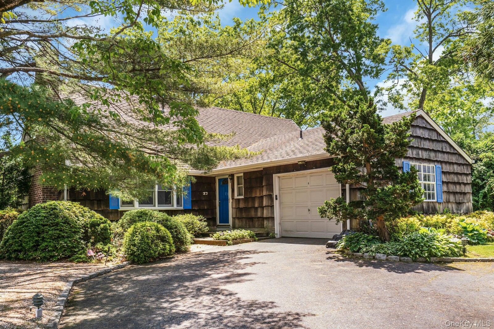 Property Photo:  27 Arcadia Drive  NY 11746 