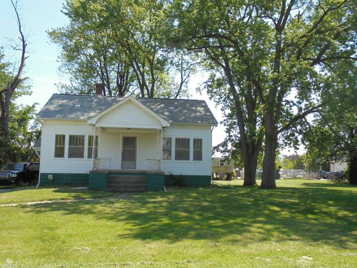 Property Photo:  35080 Hengesbach Drive  MI 48035 