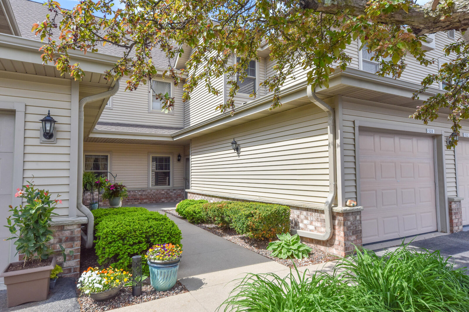Property Photo:  1522 Iroquois Ave  WI 53024 