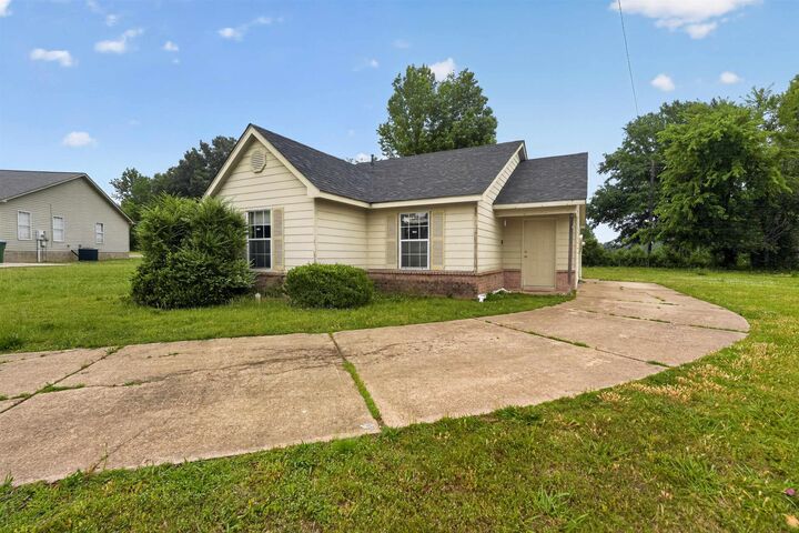 Property Photo:  37 New Haven Cv  TN 38049 