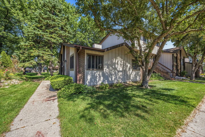 Property Photo:  636 Forum Drive 636  IL 60172 