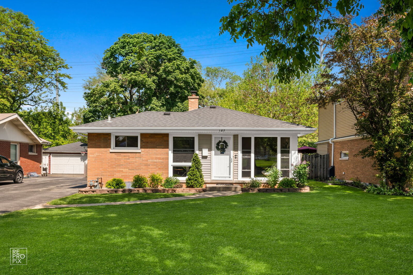 Property Photo:  187 N Hampshire Avenue  IL 60126 