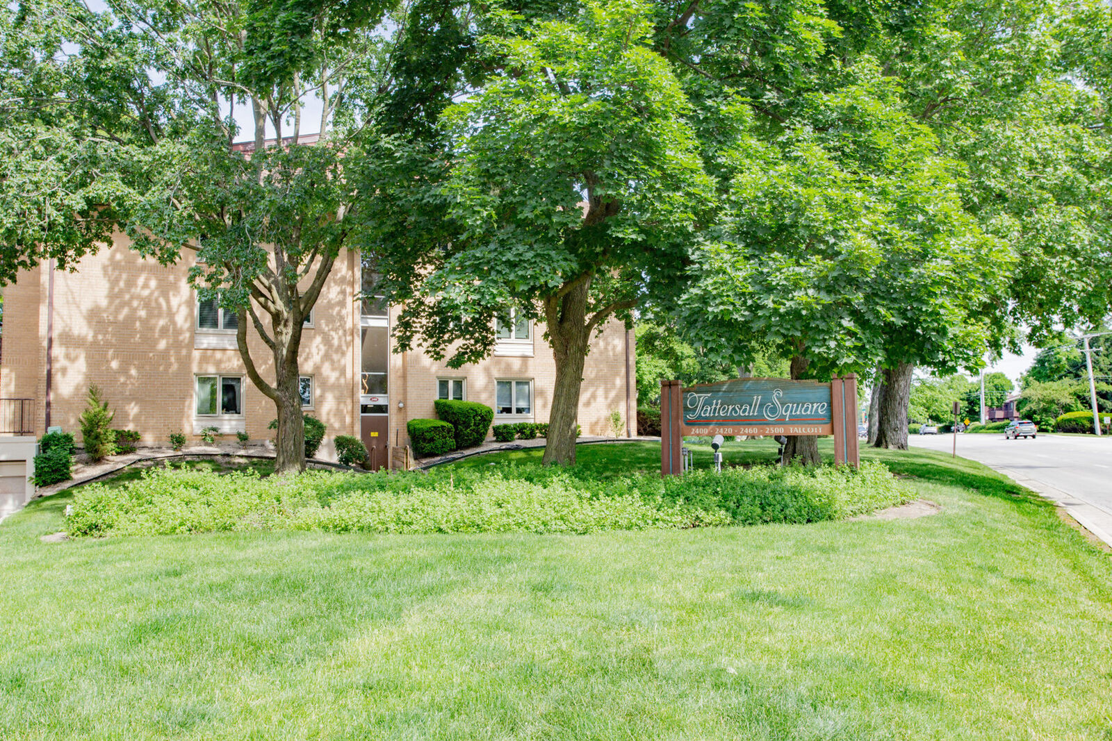 Property Photo:  2420 W Talcott Road 211  IL 60068 