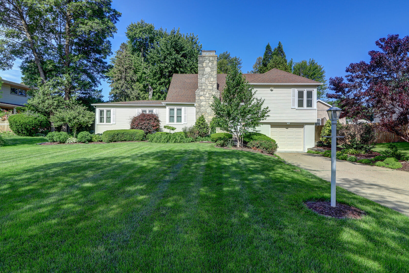 Property Photo:  806 N 11th Street  IA 52732 