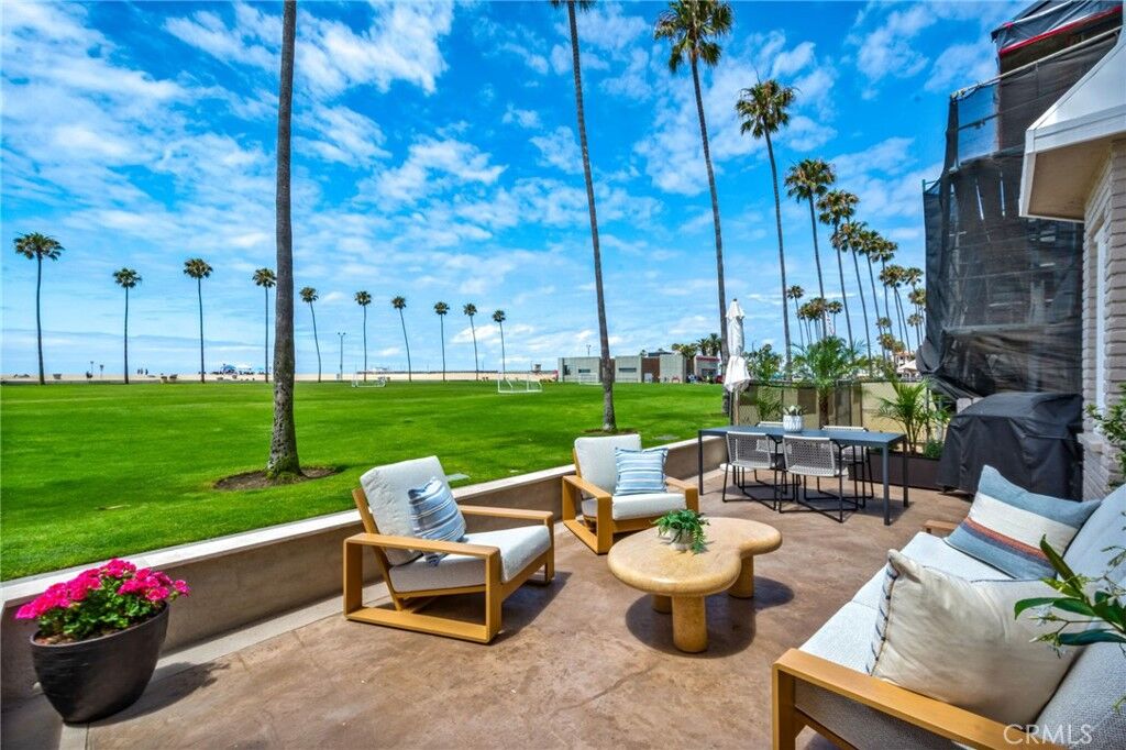 Property Photo:  920 E Oceanfront  CA 92661 