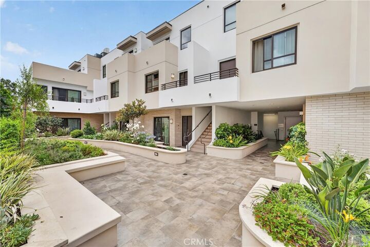 Property Photo:  2428 E Del Mar Boulevard 206  CA 91107 
