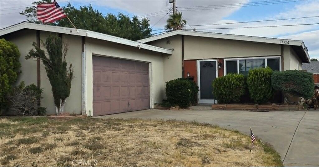 Property Photo: 38926 Foxholm CA 93551