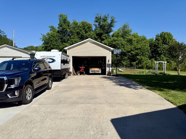 Property Photo: 728 Winding Bluff Way TN 37040