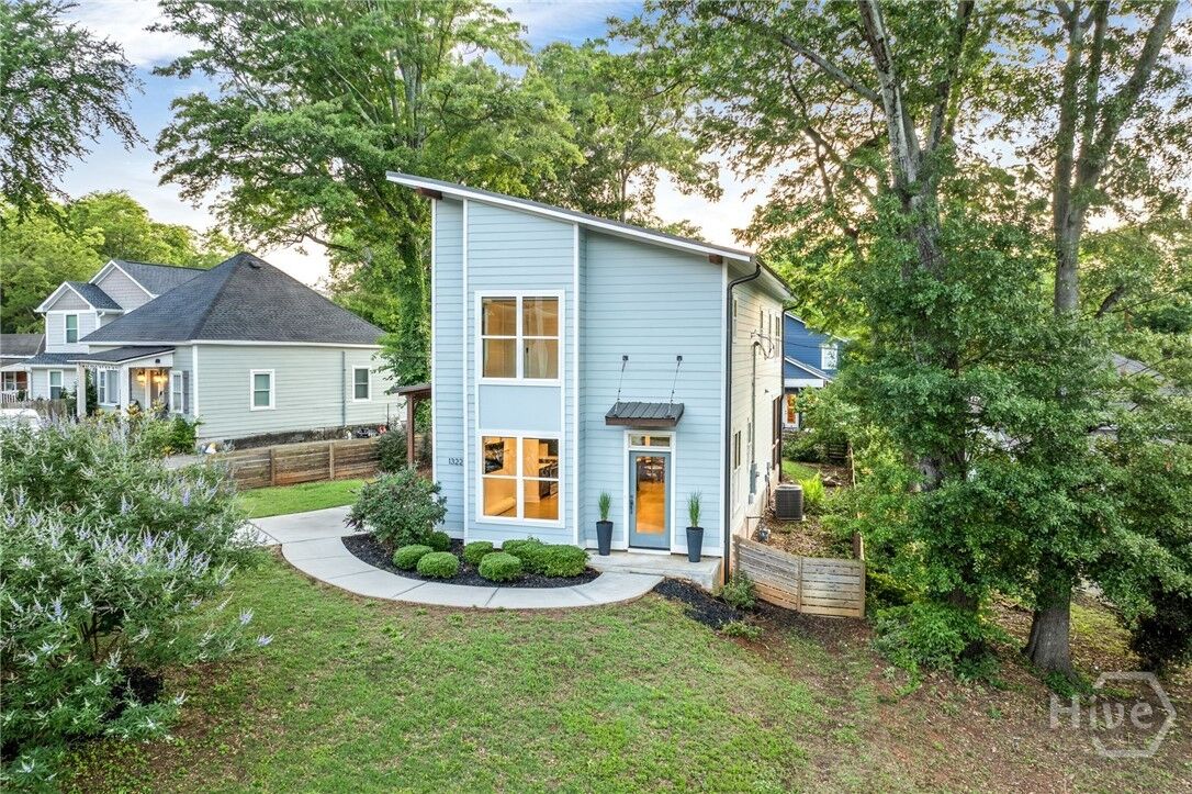 Property Photo: 1322 W Hancock Avenue GA 30606
