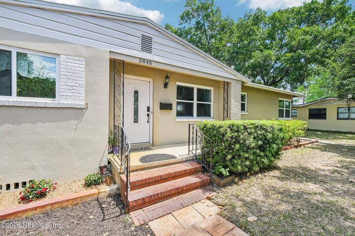 Property Photo: 3845 Miruelo Circle S FL 32217