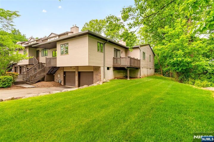 Property Photo:  23 Peach Hill Court  NJ 07446 