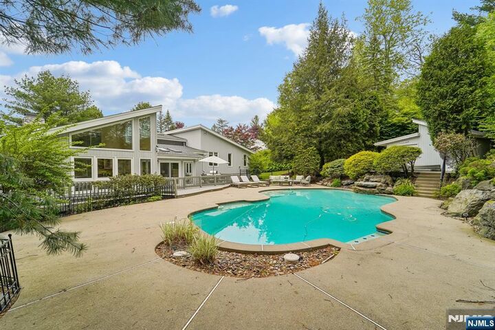 Property Photo:  8 Union Hill Road  NJ 07834 