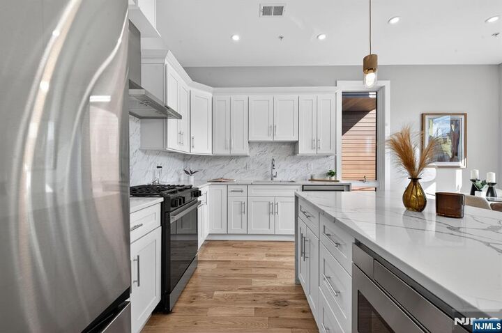 Property Photo:  126 De Kalb Avenue 2  NJ 07306 