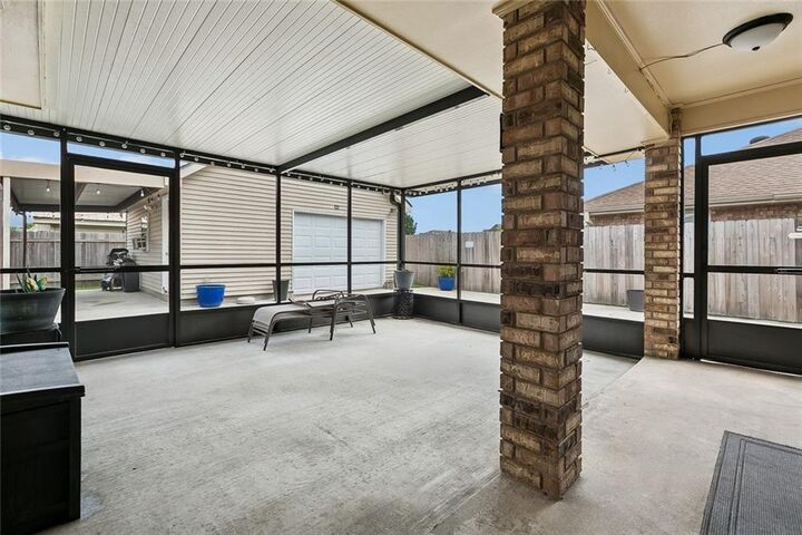 Property Photo: 2804 Moss Lane LA 70092