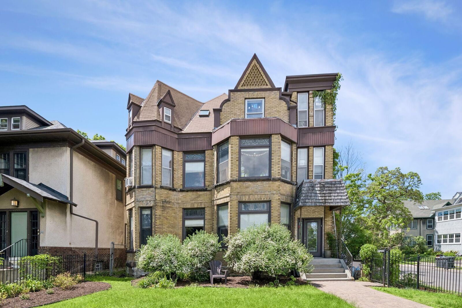 Property Photo:  2700 Pillsbury Avenue S  MN 55408 