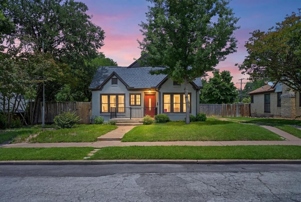 Property Photo:  3319 Irwindell Boulevard  TX 75211 