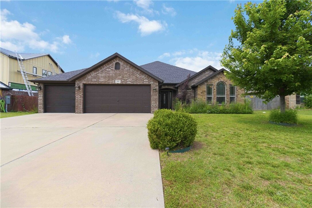 Property Photo:  1900 SW Birch Street  AR 72713 
