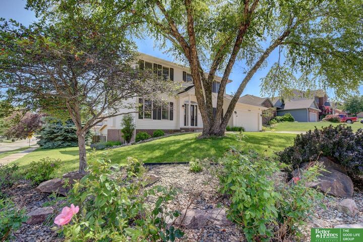 Property Photo: 17809 Cinnamon Circle NE 68135