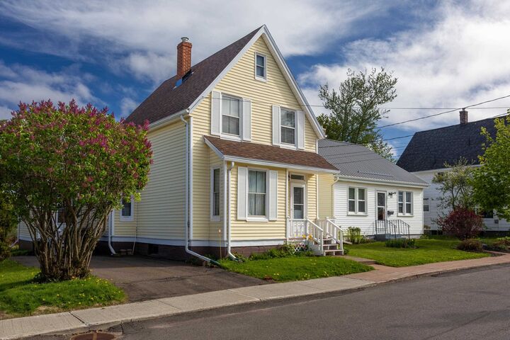 Property Photo:  94 Highland Avenue  PE C1A 2H6 