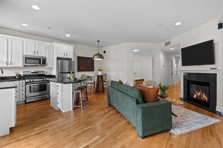 Property Photo:  381 W Broadway 4  MA 02127 
