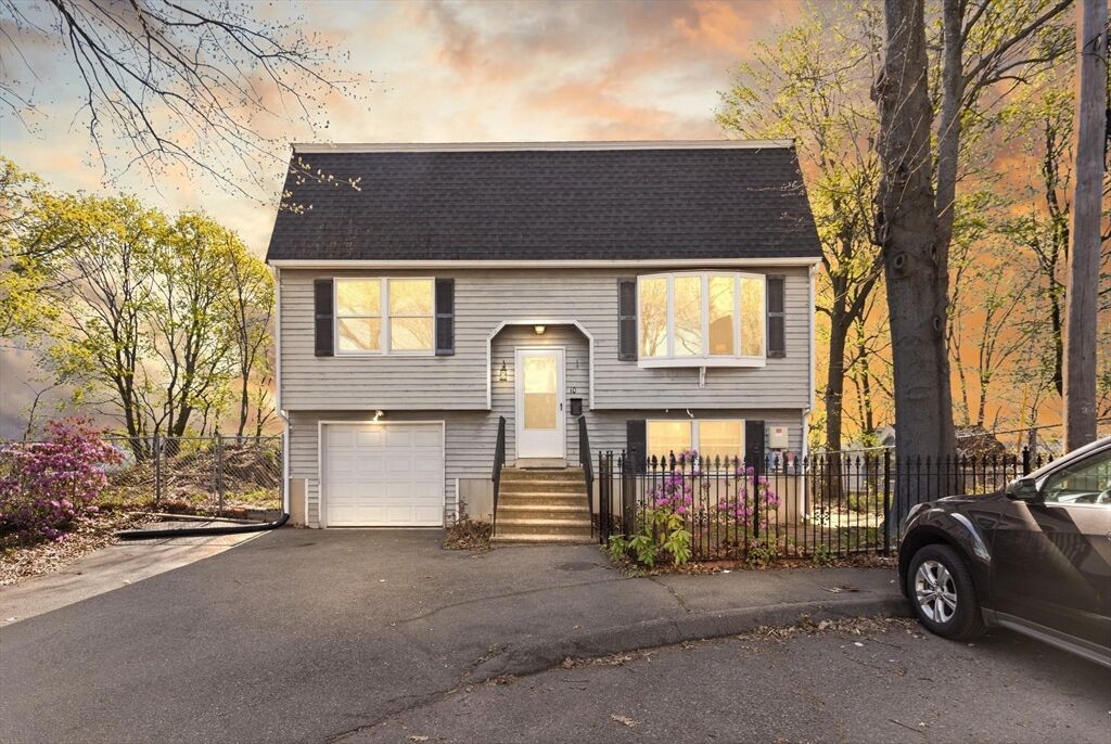 Property Photo:  10 Fiske Lane  MA 01902 