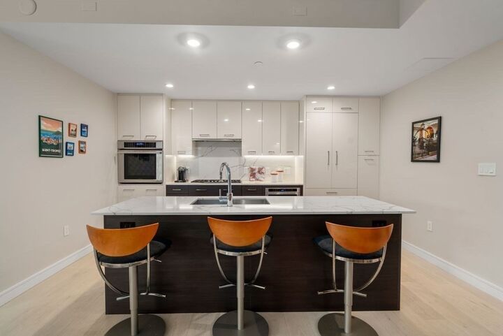 Property Photo:  110 Broad St 303  MA 02110 