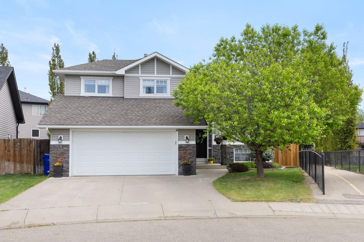 Property Photo: 128 Hillcrest Cape AB T1P 0A4