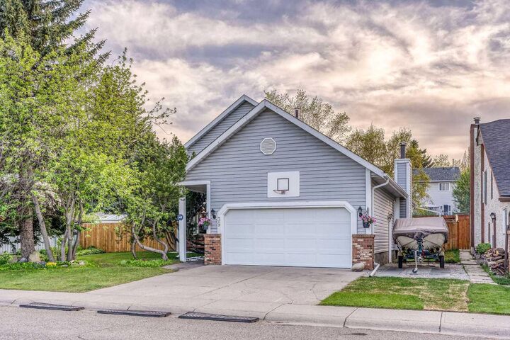 Property Photo:  39 Woodmont Way  AB T2W 4L7 