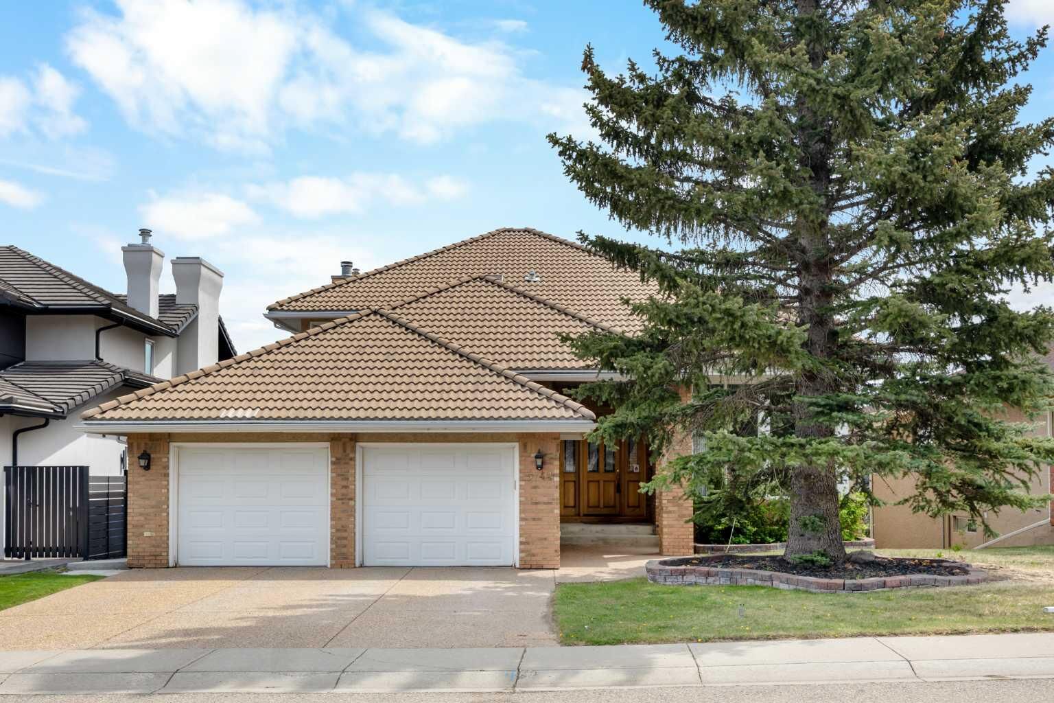 Property Photo:  2740 Signal Ridge View SW  AB T3H 2J5 