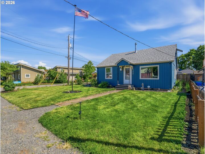 Property Photo:  2906 Elmira Rd  OR 97402 