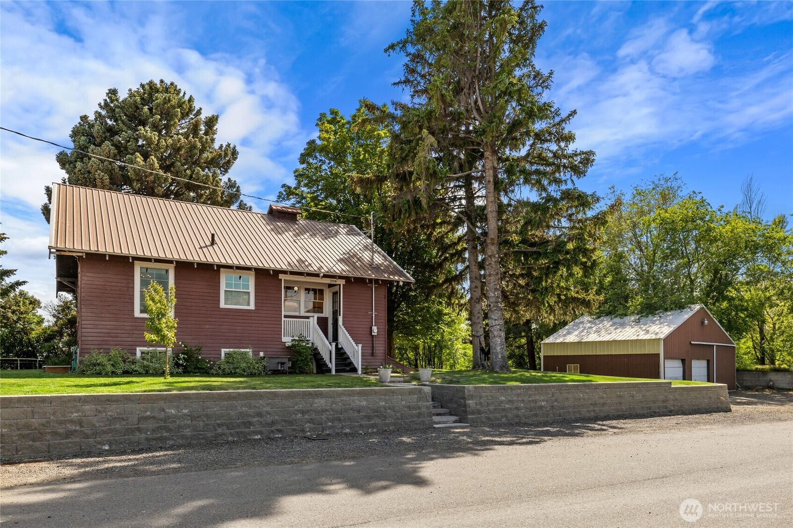Property Photo:  208  Railroad Avenue  WA 98934 