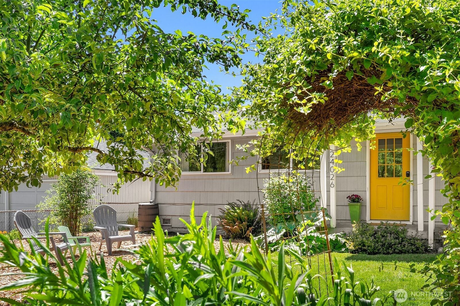 Property Photo: 24026 54th Avenue W WA 98043