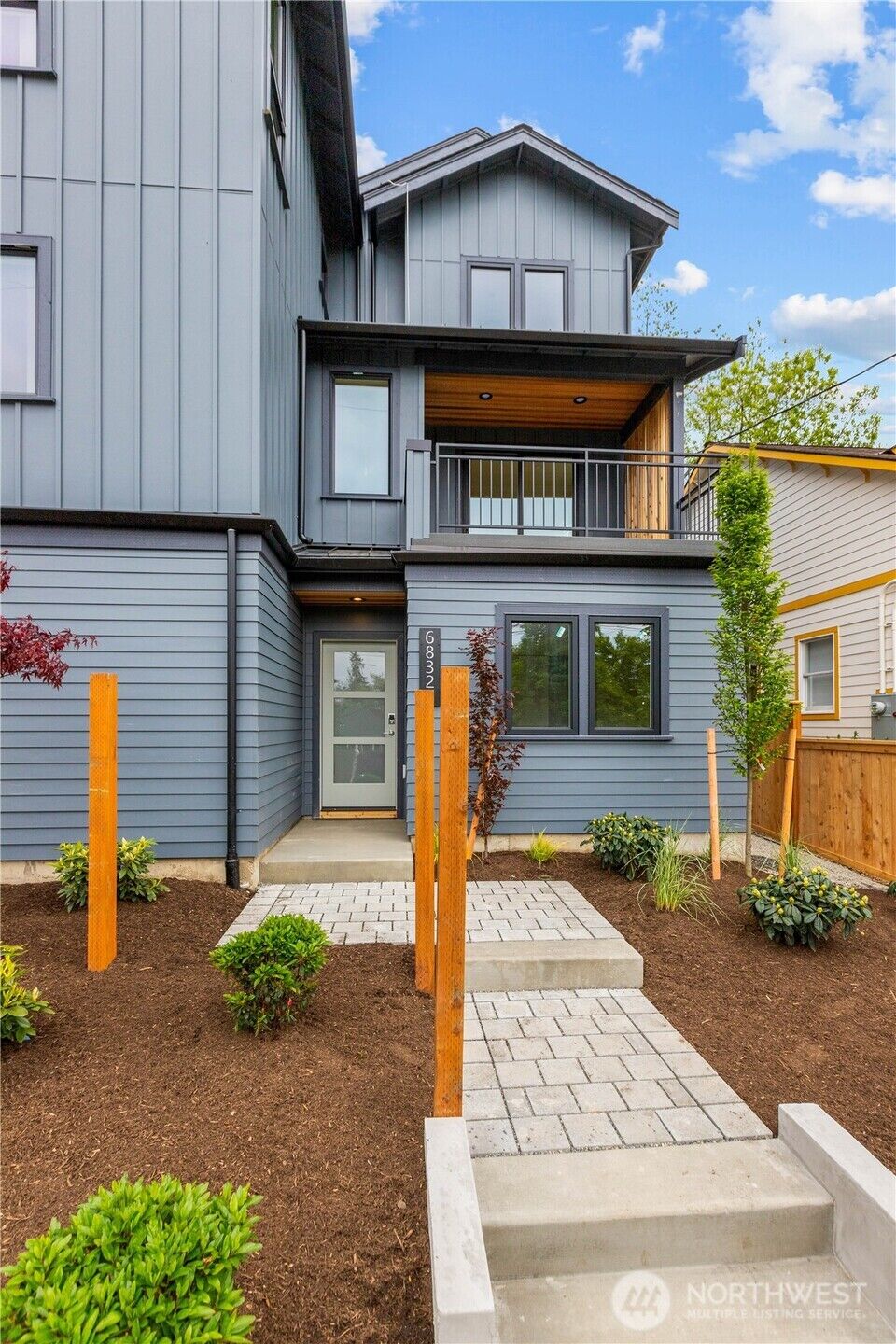 Property Photo: 6832 B 47th Avenue NE WA 98115
