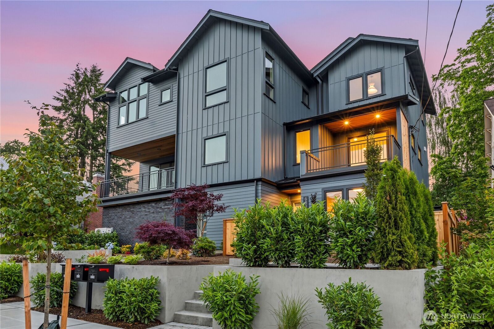 Property Photo: 6832 47th Avenue NE B WA 98115