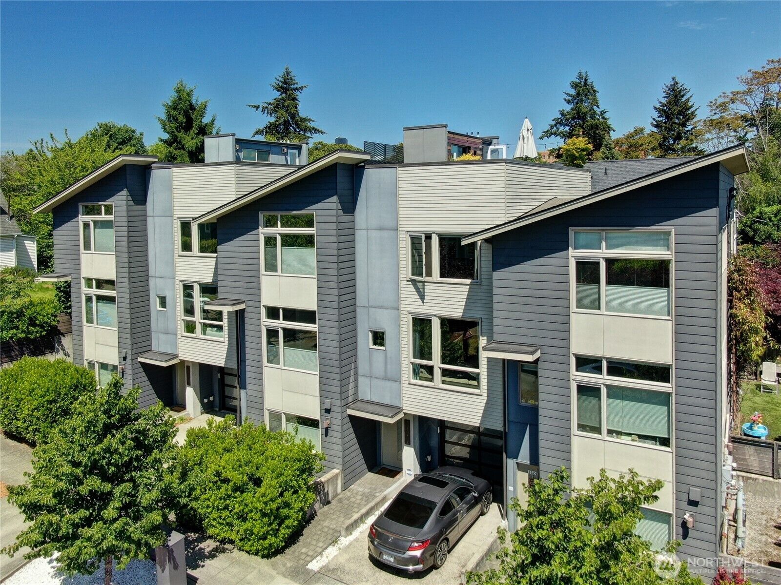 Property Photo:  1318 S Atlantic Street  WA 98144 