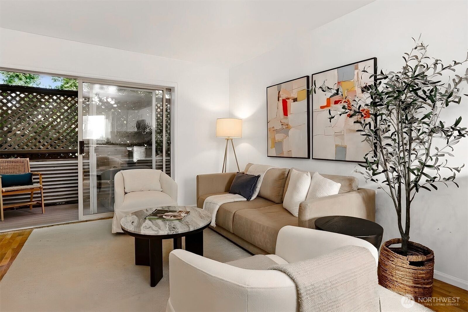 Property Photo:  3406 W Government Way 7  WA 98199 