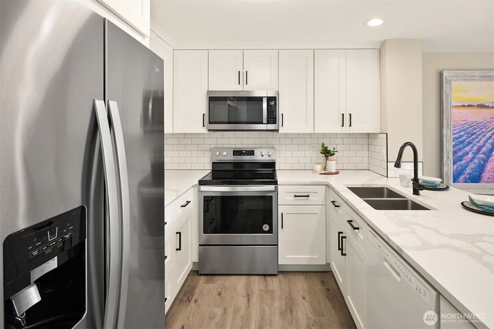 Property Photo: 206 Mountain Park Boulevard SW D203 WA 98027
