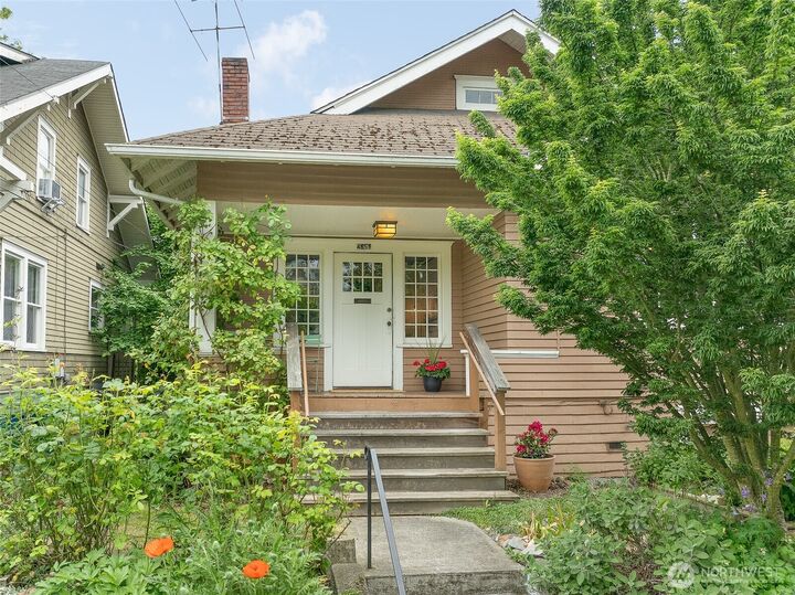 Property Photo: 4651 1st Avenue NE WA 98105