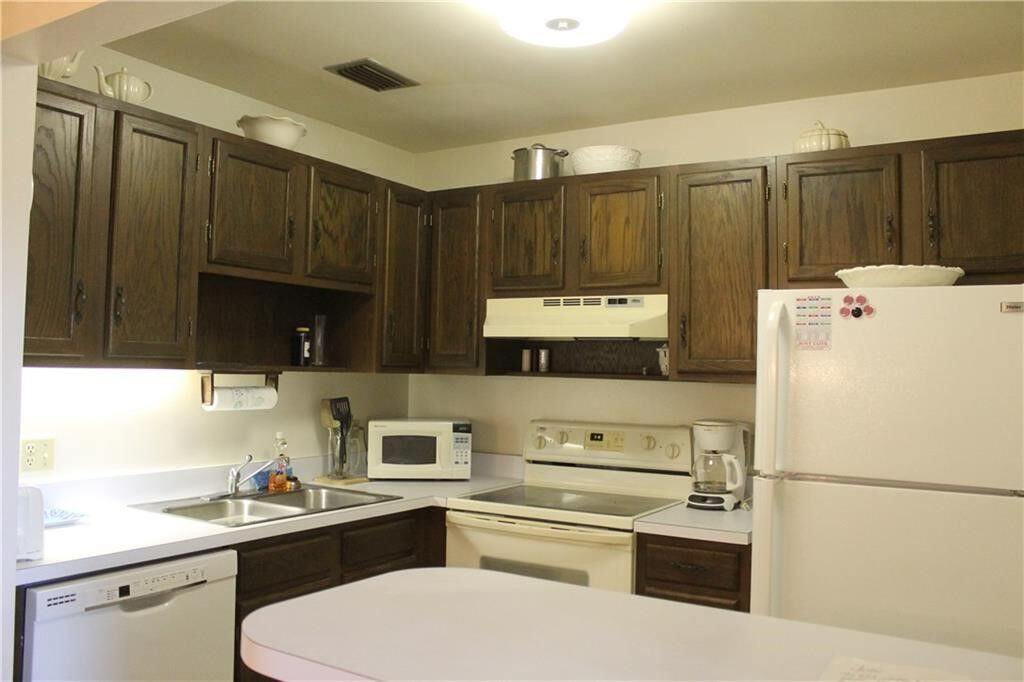 Property Photo:  23 Vista Gardens Trail 104  FL 32962 