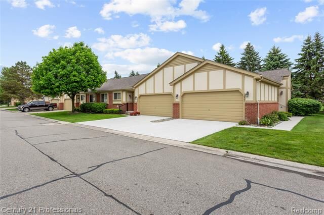 Property Photo:  18344 Greenmeadow Drive  MI 48038 
