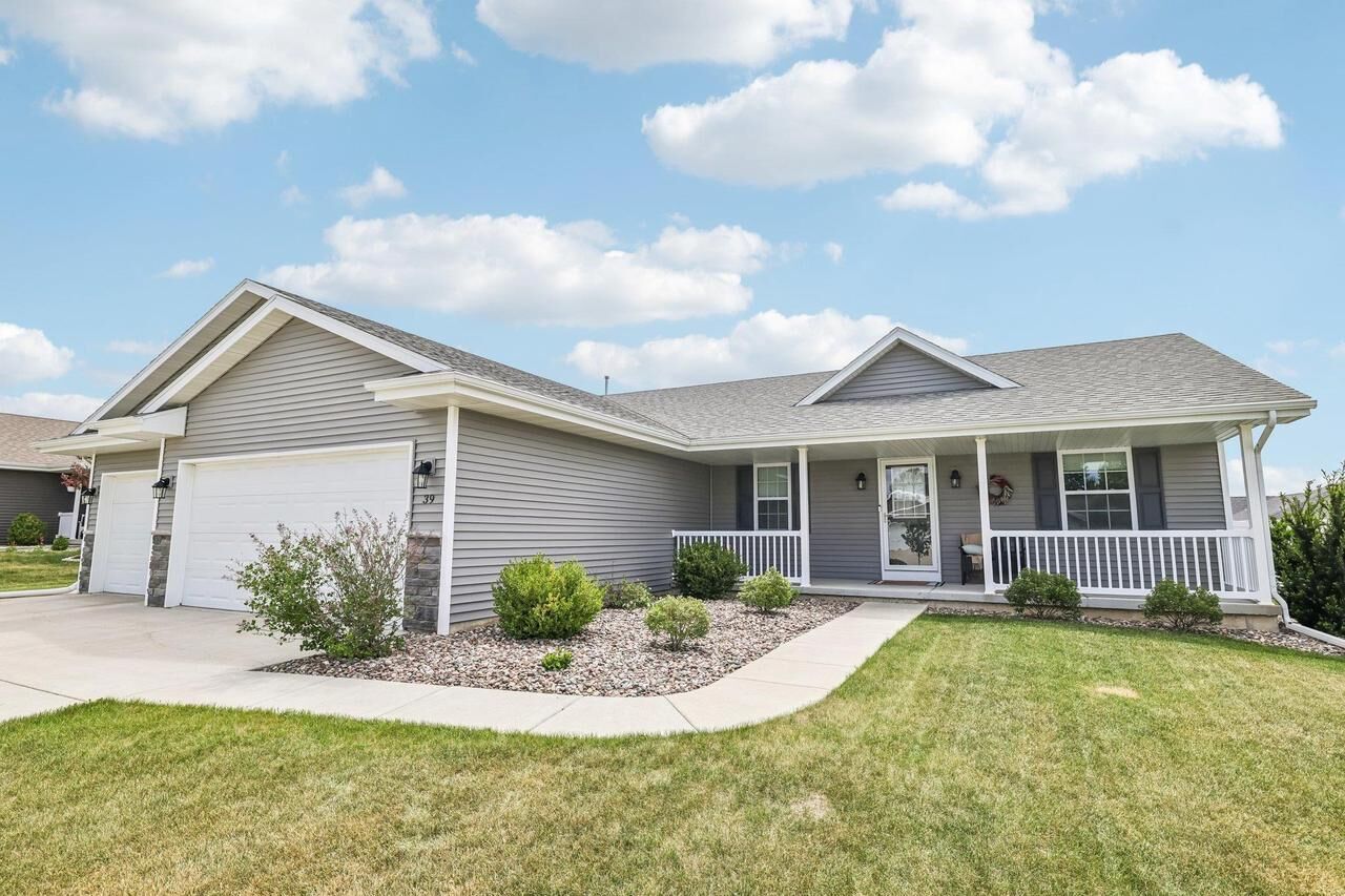 Property Photo: 39 E Gailen Lane WI 53563