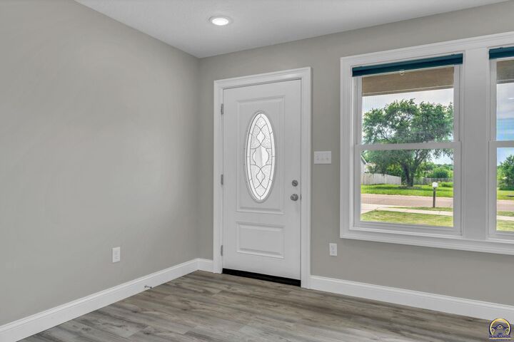 Property Photo:  3322 SE Long St  KS 66605 