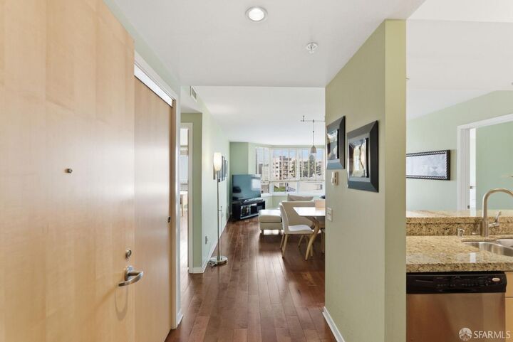 Property Photo:  750 Van Ness Avenue 805  CA 94102 
