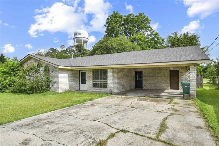 Property Photo: 2401 Mary Ann Drive LA 70663