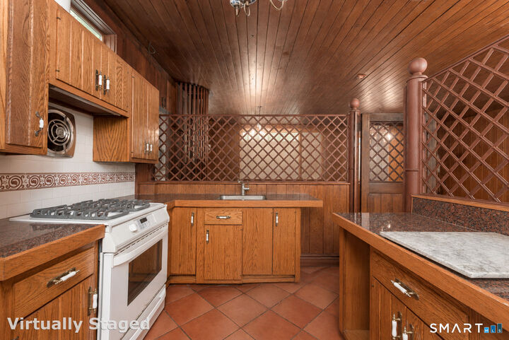 Property Photo:  32 West Avenue  CT 06426 