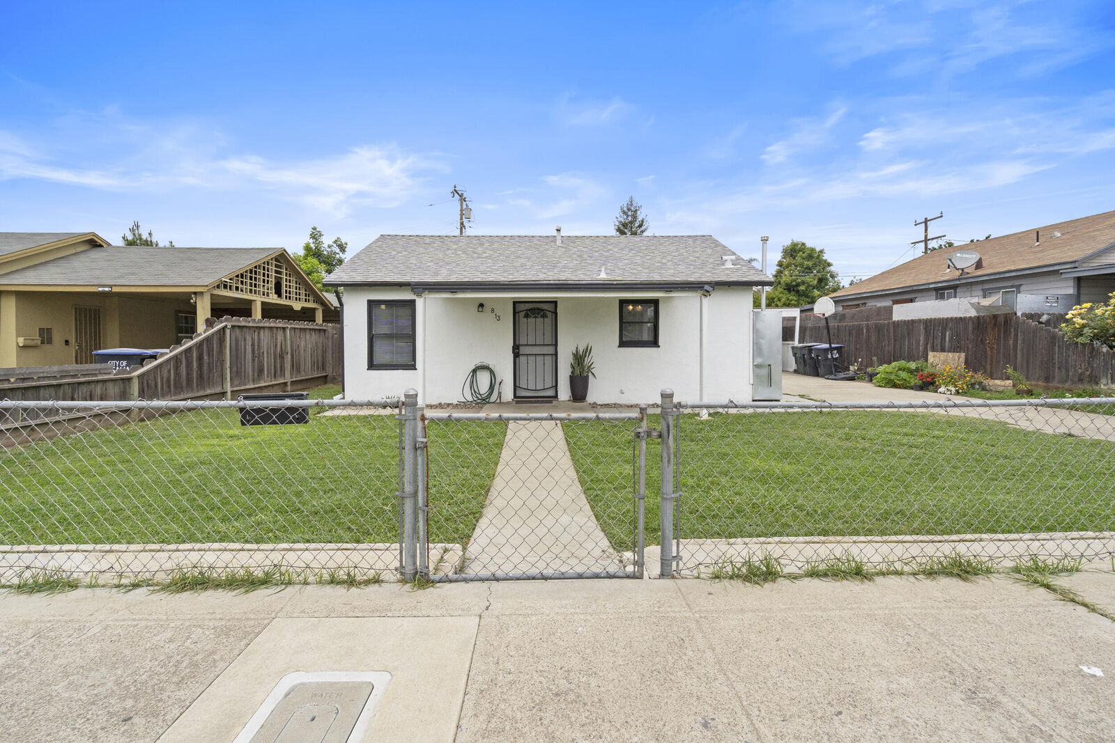 Property Photo:  813 N Hall Street  CA 93291 