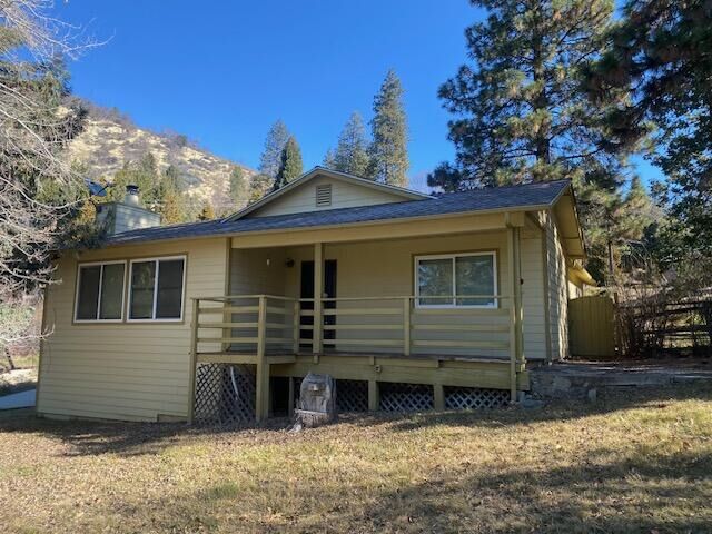 Property Photo: 206 Cedar Drive CA 93265