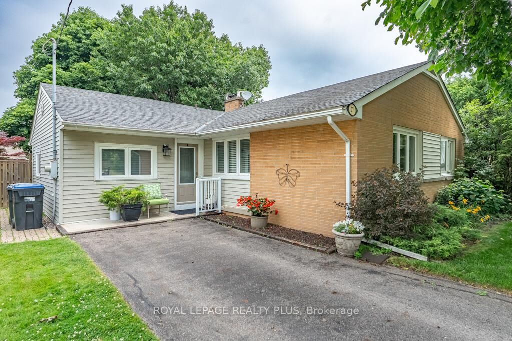 Property Photo: 27 Sora Drive ON L5M 1B3