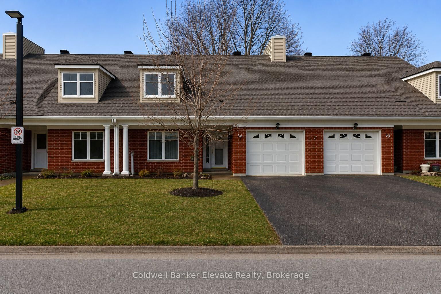 Property Photo: 2705 Kingsway Drive 36 ON N2C 2T2