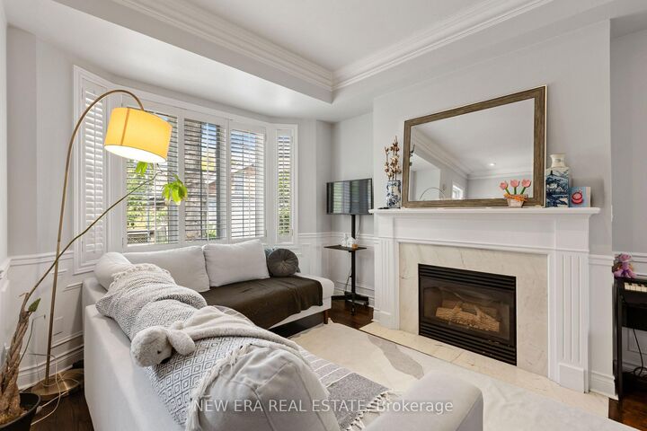 Property Photo: 35 Spruce Street B ON M5A 2H8